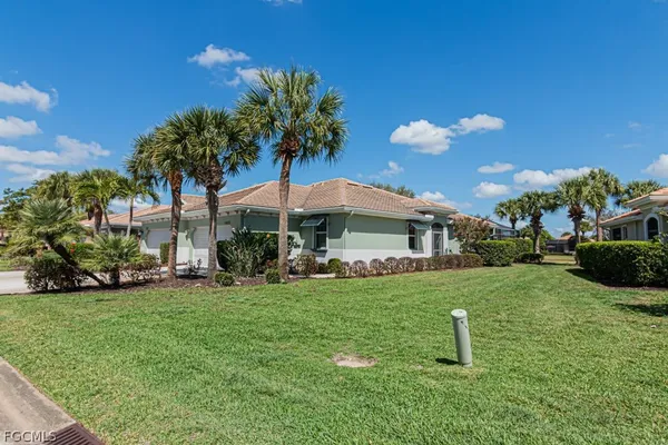 Property Slideshow image 2 of 50 | 10615 camarelle cir, Fort Myers, FL, 33913