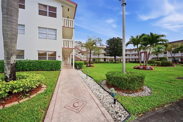 Property Slideshow image 2 of 24 | 86 fanshaw c 86, Boca Raton, FL, 33434