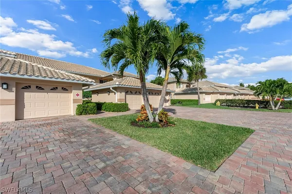 Property Slideshow image 3 of 35 | 9035 michael cir 304, Naples, FL, 34113