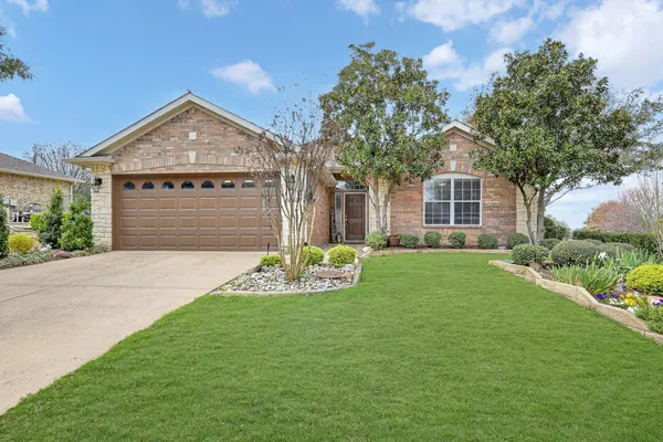 Property Slideshow image 2 of 23 | 10100 serene ct, Denton, TX, 76207