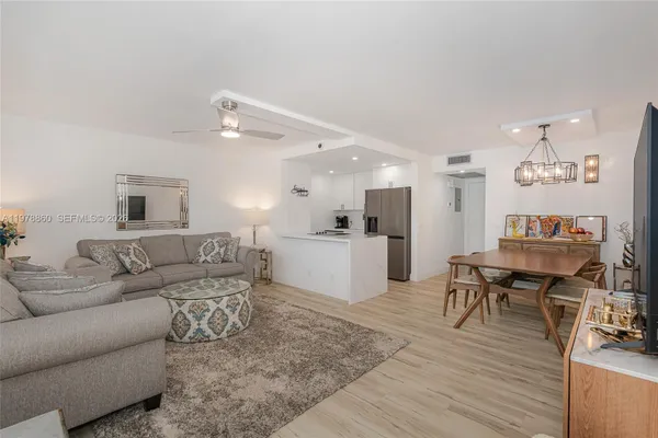 Property Slideshow image 2 of 18 | 300 sw 134th way 212e, Pembroke Pines, FL, 33027