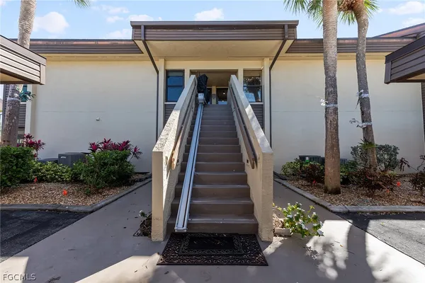 Property Slideshow image 2 of 38 | 5890 trailwinds dr 522, Fort Myers, FL, 33907