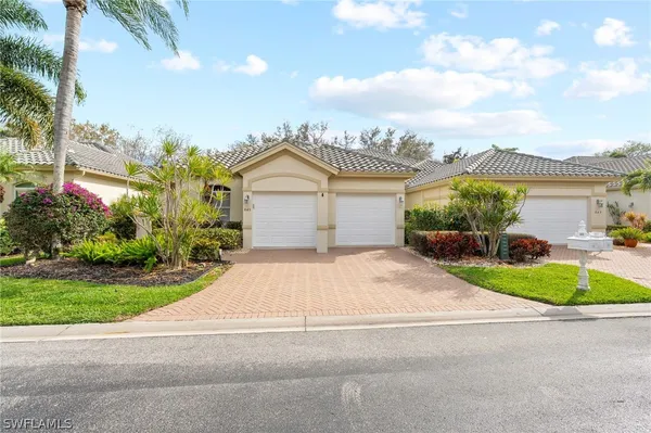 Property Slideshow image 2 of 28 | 845 vistana cir 18, Naples, FL, 34119