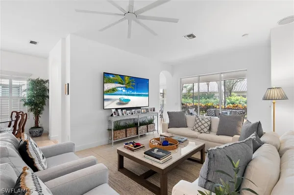 Property Slideshow image 3 of 28 | 845 vistana cir 18, Naples, FL, 34119