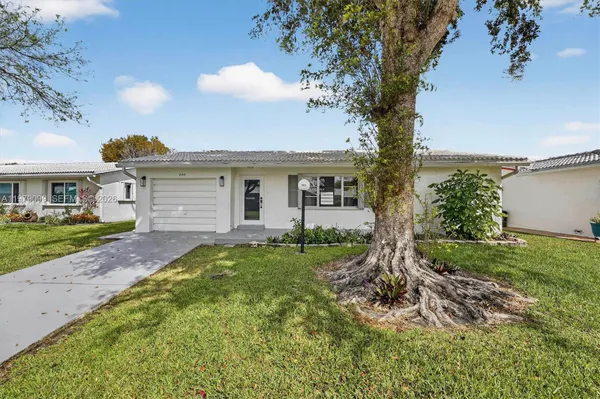 Property Slideshow image 2 of 26 | 8941 nw 13th st, Plantation, FL, 33322