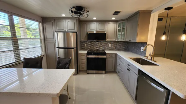 Property Slideshow image 2 of 35 | 2403 antigua cir l2, Coconut Creek, FL, 33066