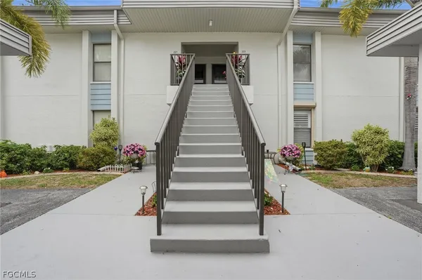 Property Slideshow image 2 of 44 | 5785 trailwinds dr 222, Fort Myers, FL, 33907