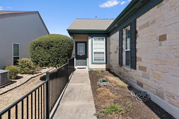 Property Slideshow image 3 of 30 | 225 winter dr, Georgetown, TX, 78633