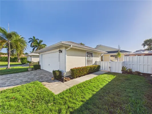 Property Slideshow image 2 of 28 | 14684 olde millpond ct, Fort Myers, FL, 33908
