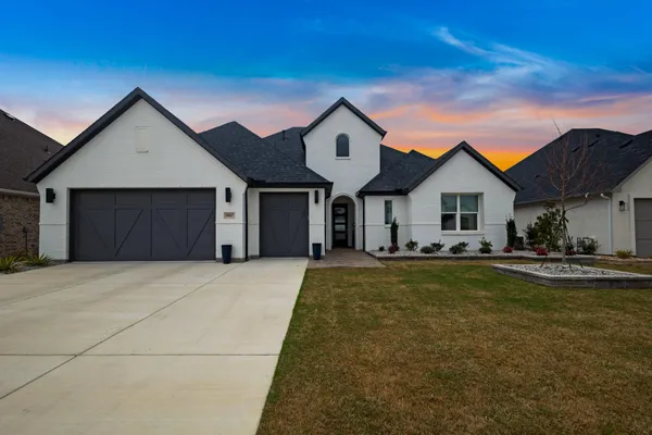 Property Slideshow image 2 of 39 | 10817 drinkwater dr, Denton, TX, 76207