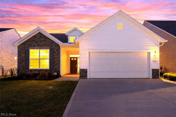 Property Slideshow image 2 of 41 | 605 cedar crest dr, Elyria, OH, 44035