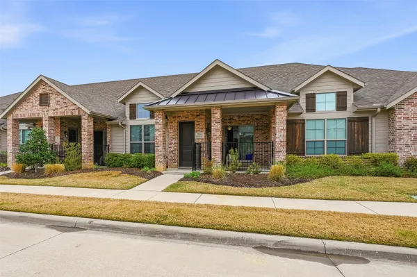 Property Slideshow image 2 of 40 | 7236 calistoga ln, Grand Prairie, TX, 75054