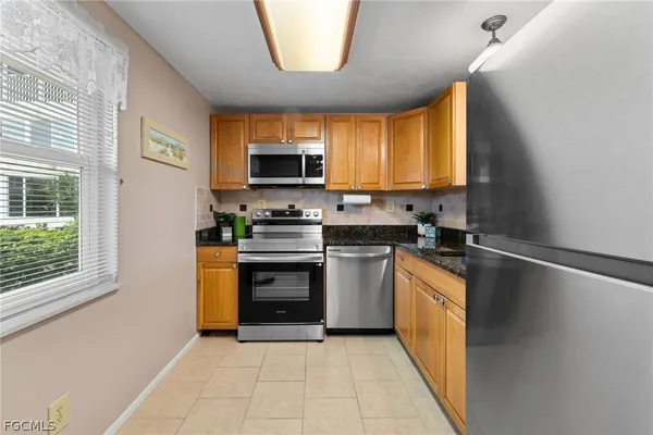 Property Slideshow image 3 of 50 | 6220 augusta dr 114, Fort Myers, FL, 33907