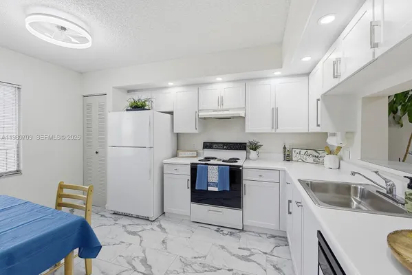 Property Slideshow image 2 of 30 | 1200 sw 137th ave 308e, Pembroke Pines, FL, 33027
