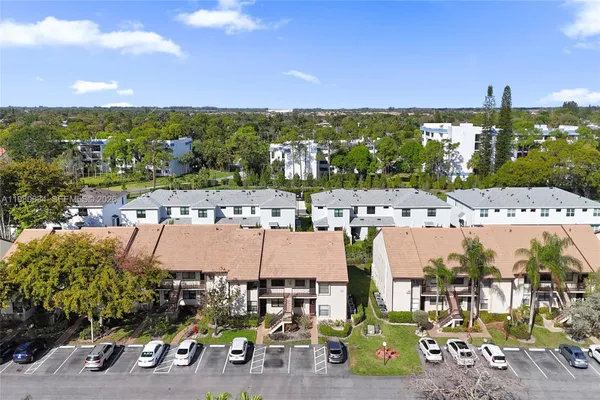 Property Slideshow image 2 of 50 | 7681 tahiti ln 205, Lake Worth, FL, 33467