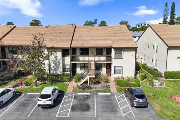 Property Slideshow image 3 of 50 | 7681 tahiti ln 205, Lake Worth, FL, 33467