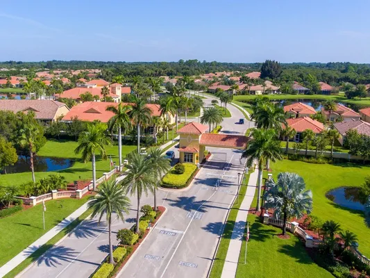 Property Slideshow image 3 of 36 | 6305 oxford cir 101a, Vero Beach, FL, 32966