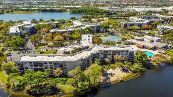 Property Slideshow image 3 of 23 | 1100 colony point cir 201, Pembroke Pines, FL, 33026