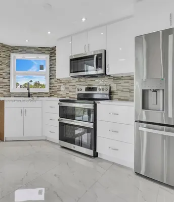 Property Slideshow image 2 of 36 | 3661 via poinciana 206, Lake Worth, FL, 33467