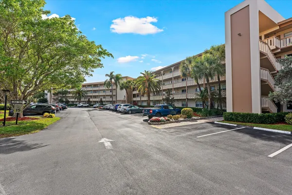 Property Slideshow image 3 of 26 | 2303 lucaya ln g3, Coconut Creek, FL, 33066
