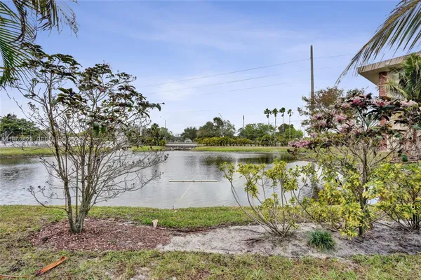 Property Slideshow image 2 of 58 | 3051 nw 46th ave 101, Lauderdale Lakes, FL, 33313
