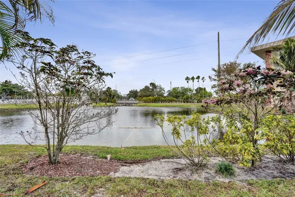 Property Slideshow image 2 of 58 | 3051 nw 46th ave 101, Lauderdale Lakes, FL, 33313