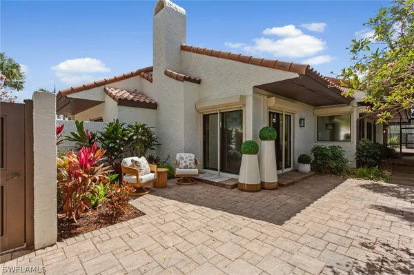 Property Slideshow image 2 of 50 | 588 tierra mar ln 23, Naples, FL, 34108