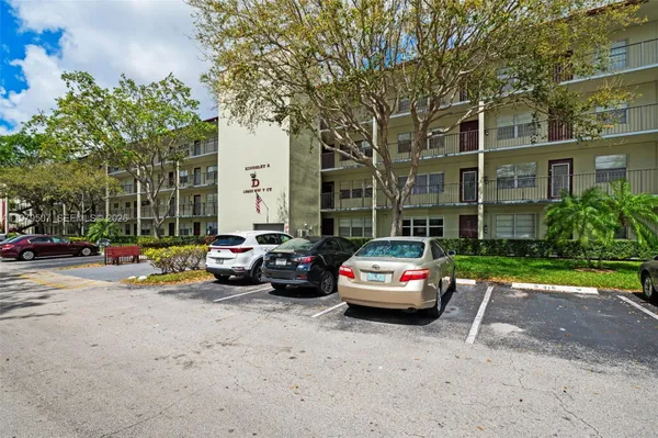 Property Slideshow image 3 of 29 | 13255 sw 7th ct 111d, Pembroke Pines, FL, 33027