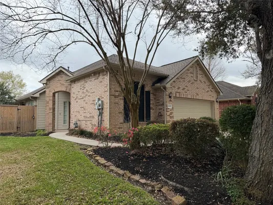 Property Slideshow image 2 of 26 | 2205 w marsala dr, Pearland, TX, 77581