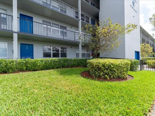 Property Slideshow image 2 of 34 | 301 sw 135th ave 108c, Pembroke Pines, FL, 33027