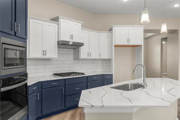 Property Slideshow image 2 of 28 | 1314 hidden oaks dr, Tomball, TX, 77375