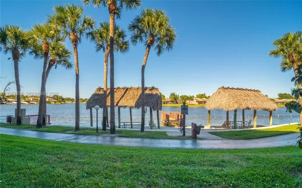 Property Slideshow image 2 of 13 | 1100 colony point cir 509, Pembroke Pines, FL, 33026