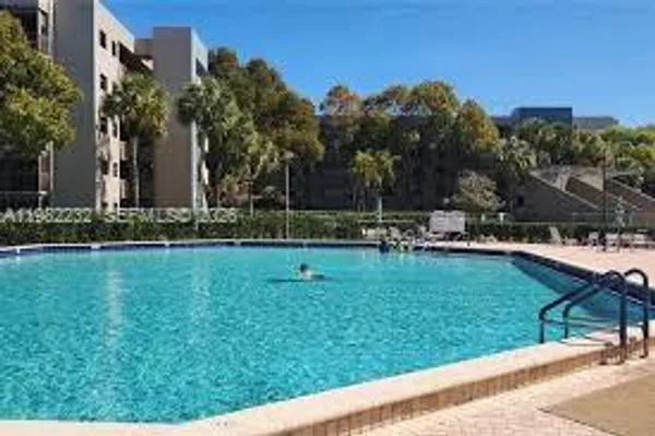 Property Slideshow image 3 of 13 | 1100 colony point cir 509, Pembroke Pines, FL, 33026