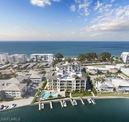 Property Slideshow image 3 of 12 | 2020 gulf shore blvd -201w, Naples, FL, 34102