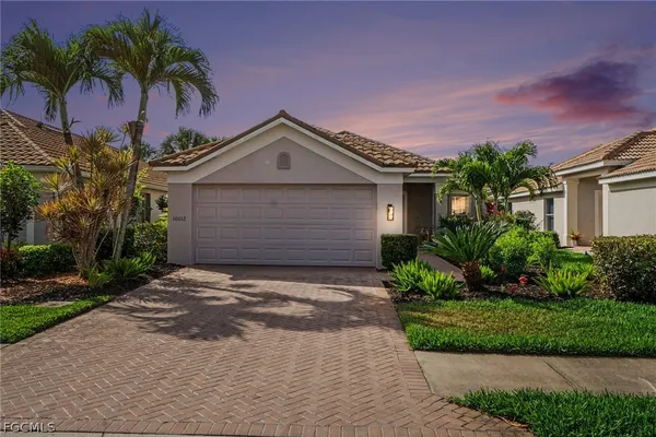 Property Slideshow image 2 of 49 | 10012 oakhurst way, Fort Myers, FL, 33913