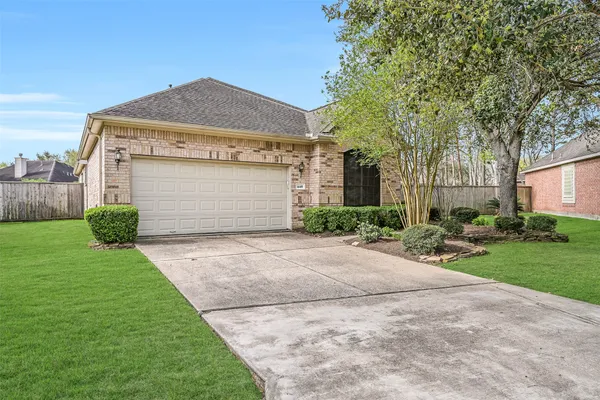 Property Slideshow image 2 of 35 | 1448 n riviera cir, Pearland, TX, 77581