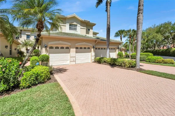 Property Slideshow image 2 of 25 | 600 vintage reserve ln 22b, Naples, FL, 34119