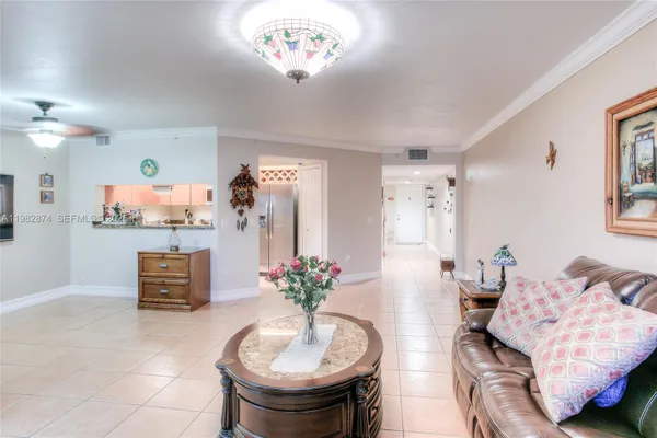 Property Slideshow image 2 of 21 | 901 sw 141st ave 102m, Pembroke Pines, FL, 33027