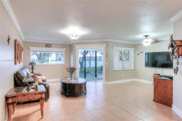 Property Slideshow image 3 of 21 | 901 sw 141st ave 102m, Pembroke Pines, FL, 33027