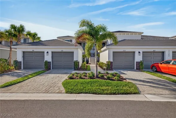 Property Slideshow image 3 of 50 | 11751 venetian lagoon dr 101, Fort Myers, FL, 33913