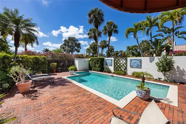 Property Slideshow image 3 of 41 | 516 tierra mar ln 5, Naples, FL, 34108
