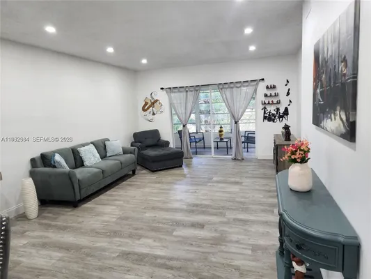 Property Slideshow image 2 of 14 | 7605 nw 4th pl 206, Margate, FL, 33063