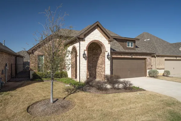 Property Slideshow image 3 of 31 | 6019 carmona trl, Fort Worth, TX, 76123