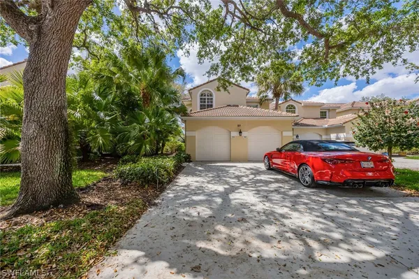 Property Slideshow image 2 of 21 | 89 silver oaks cir 5-201, Naples, FL, 34119