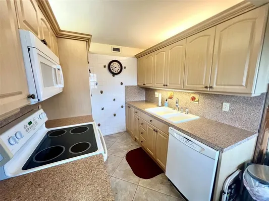 Property Slideshow image 3 of 46 | 4159 cambridge g 4159, Deerfield Beach, FL, 33442