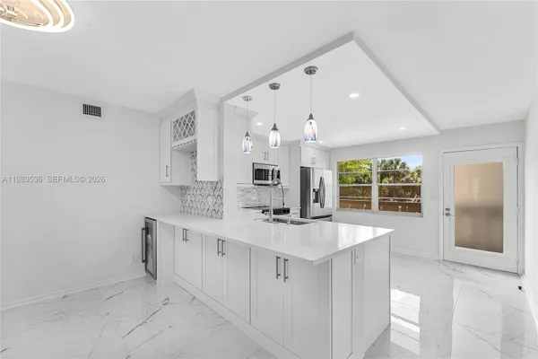 Property Slideshow image 2 of 32 | 2303 lucaya ln h2, Coconut Creek, FL, 33066