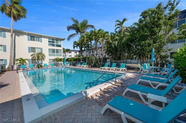 Property Slideshow image 3 of 19 | 1950 gulf shore blvd 110, Naples, FL, 34102