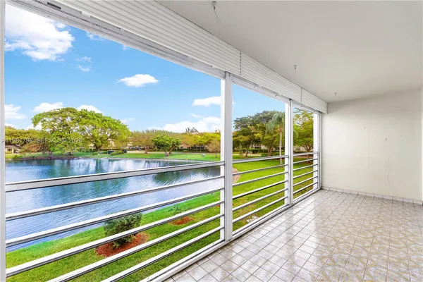 Property Slideshow image 3 of 30 | 4301 martinique cir h2, Coconut Creek, FL, 33066