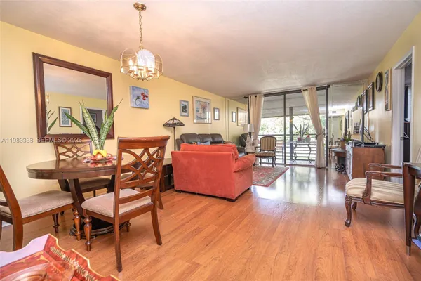 Property Slideshow image 2 of 66 | 1000 colony point cir 203, Pembroke Pines, FL, 33026