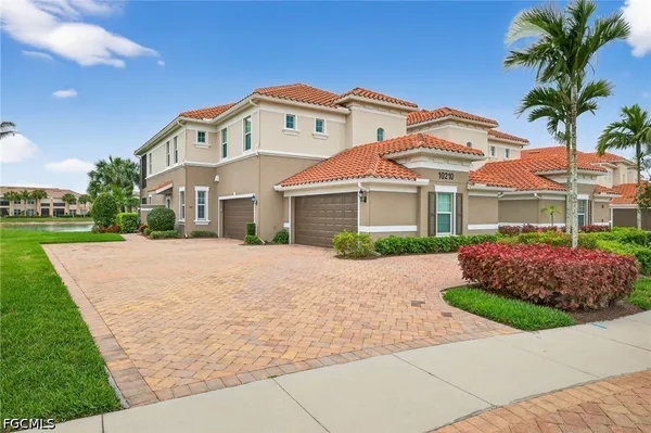 Property Slideshow image 2 of 42 | 10210 glastonbury cir 101, Fort Myers, FL, 33913